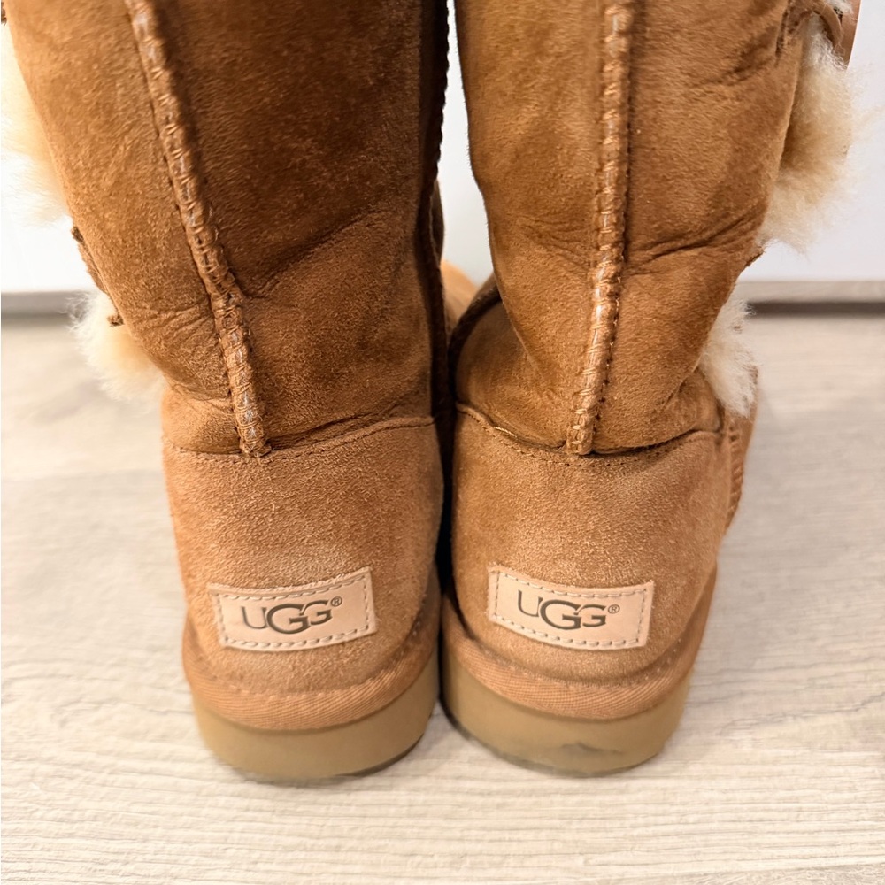 UGG Tan Suede Boots with Shearling - Picture 4 of 6